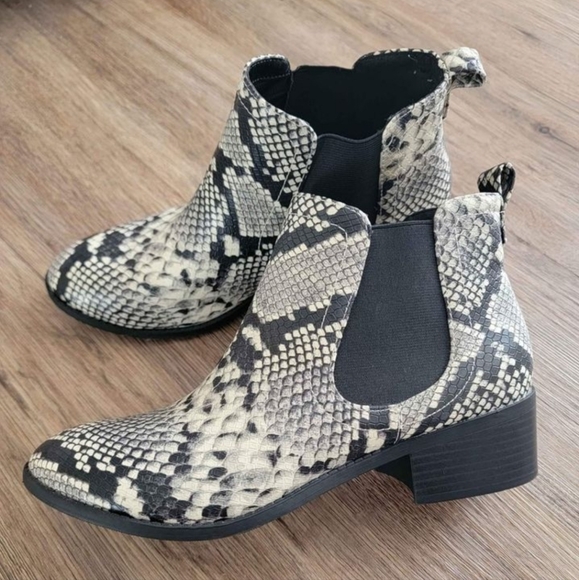 New Aldo faux snakeskin ankle boots booties size 9 - Picture 1 of 1